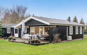 3 Bedroom Cozy Home In Væggerløse, Bogø By